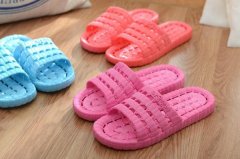 怎么洗掉塑料拖鞋上的頑固污漬？不用洗衣粉，只需用水變干凈！